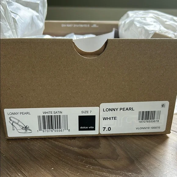 Dolce Vita White Satin Pearl Heels - Size 7 - Picture 2 of 9